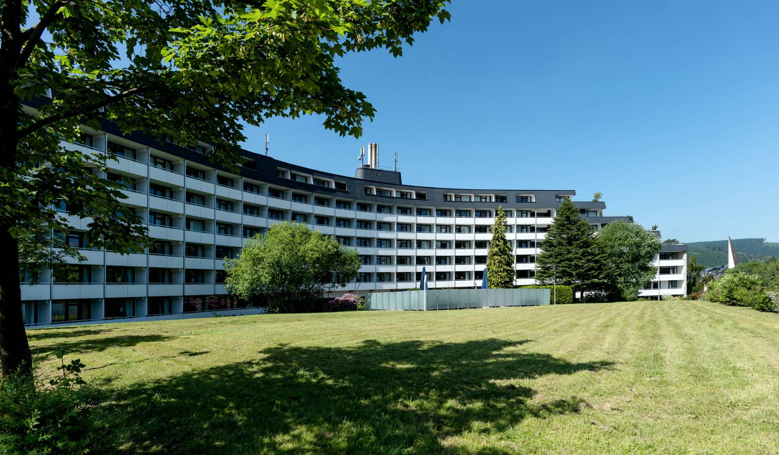 Sauerland Stern Hotel zeigt Solidarität und Dankbarkeit mit Riesen-Herz Symbolfoto