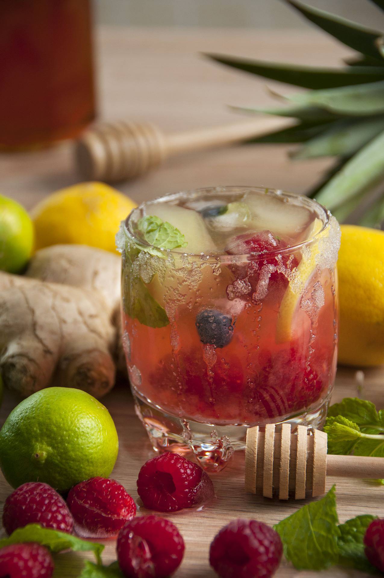 Miley`s Himbeer-Gin-Likör & Wild Berry - Der kultige Sauerländer Aperitif! Symbolfoto