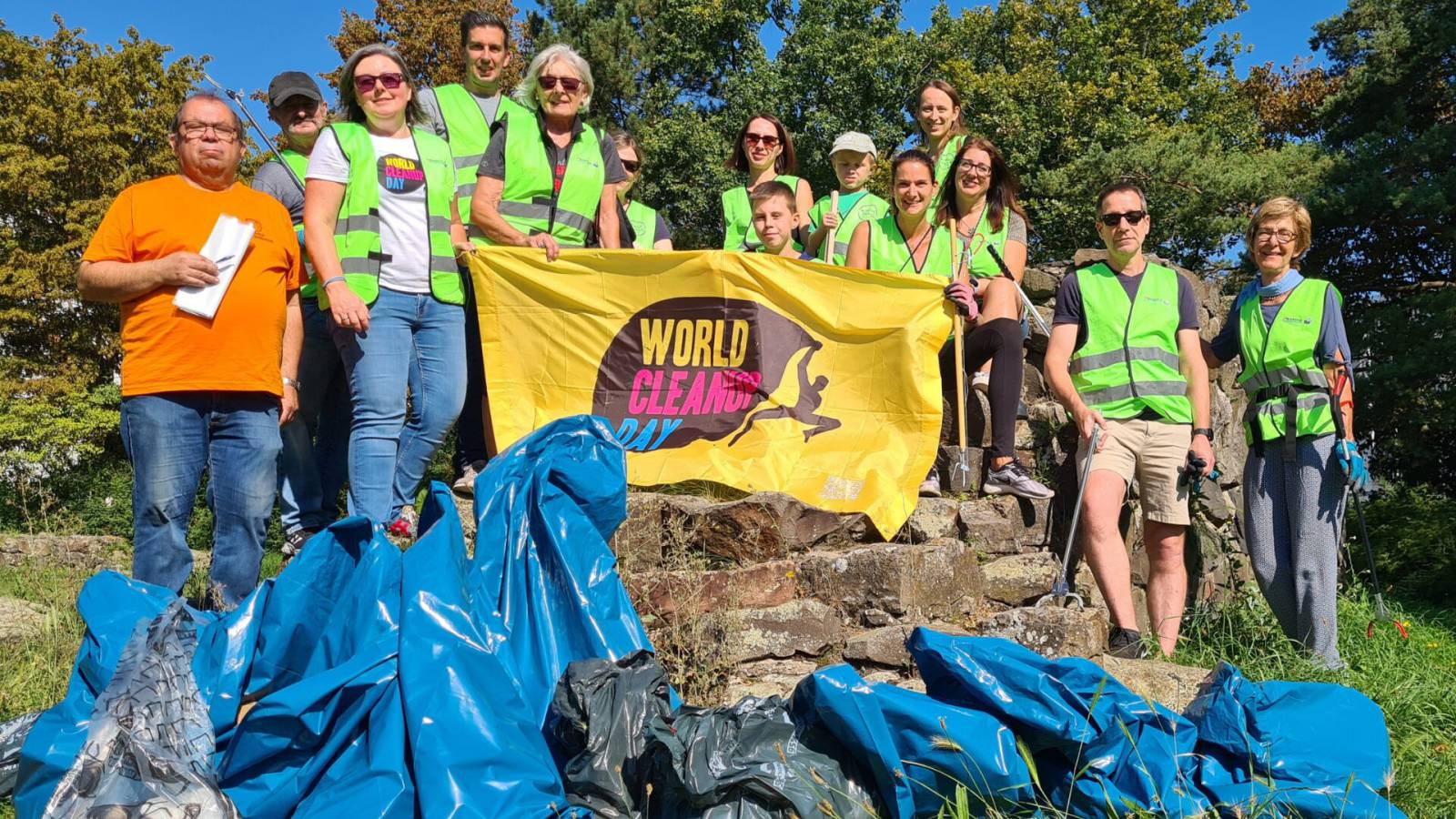 World Cleanup Day am 20. September 2024 / Die Welt räumt auf. Das Sauerland Stern Hotel macht mit. Symbolfoto