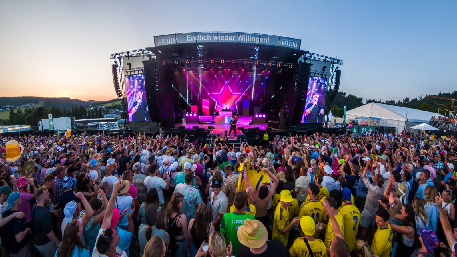 Willinger Sommer Highlight mit internationalen Künstlern - Giovanni Zarella und Johnny Logan beim „Schlager-Stern“  am 15.08.2026 Symbolfoto