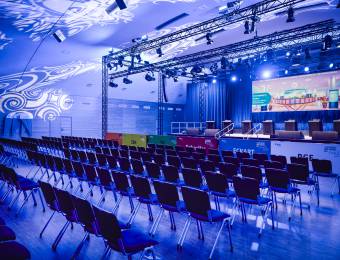Beleuchtete Event-Halle im Sauerland Stern Hotel Willingen