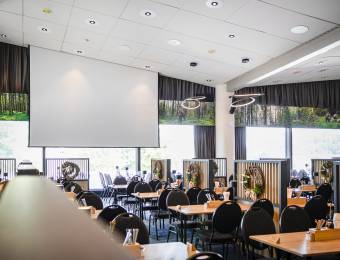 Tagungsraum mit Gastronomie im Tagungshotel Sauerland Stern Willingen