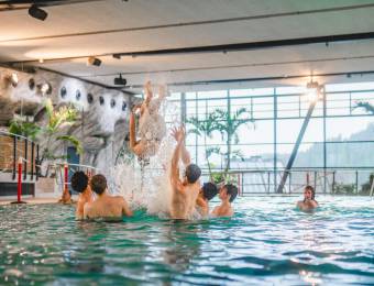 Badewelt im Lagunenbad: Wasserspaß im Sauerland Freizeitbad - Sauerland Stern Hotel Willingen