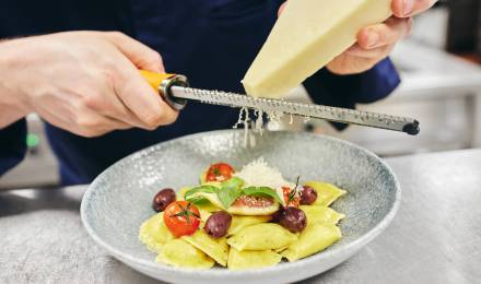 Ravili mit Parmesan im Restaurant Trattoria la stella im Sauerland Stern Hotel Willingen