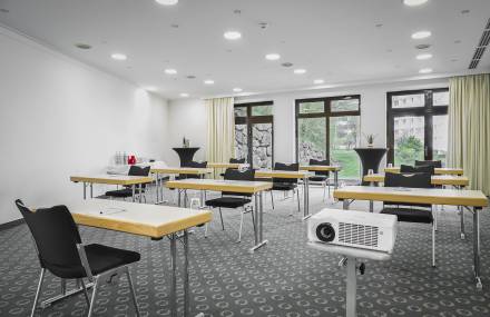 Tagungsraum mit Beamer im Sauerland Stern Hotel Willingen