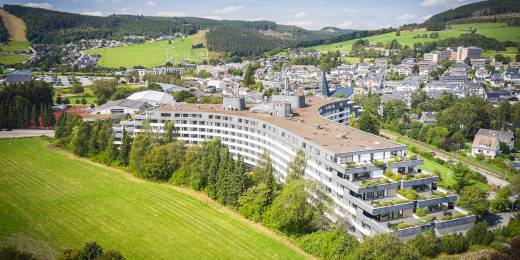 Luftaufnahme Sauerland Stern Hotel Willingen im Sommer