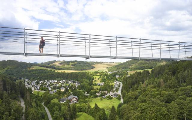 Skywalk Willingen mit Blick auf Stryck und den Gutshof Itterbach