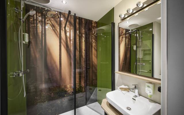 Modernes Badezimmer im Sauerland Stern Hotel Willingen