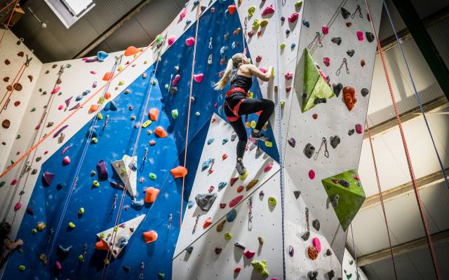 Kletterwand in der Kletterhalle Willingen