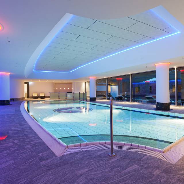 Ein paar Bahnen schwimmen - Sauerland Stern Hotel Willingen