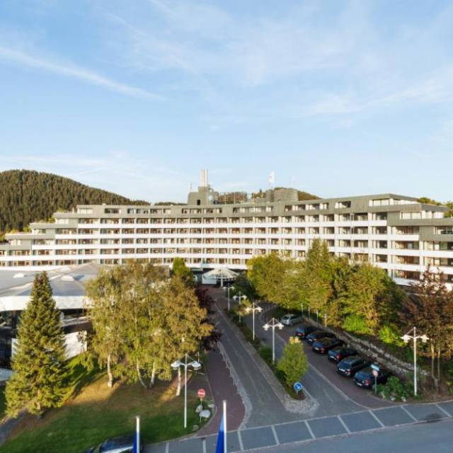 Aussenansicht Haupteingang Sauerland Stern Hotel
