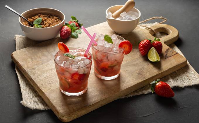 Cocktail "Strawberry Caipirinha" - Mixen Sie ihren eigenen Cocktail! Symbolfoto