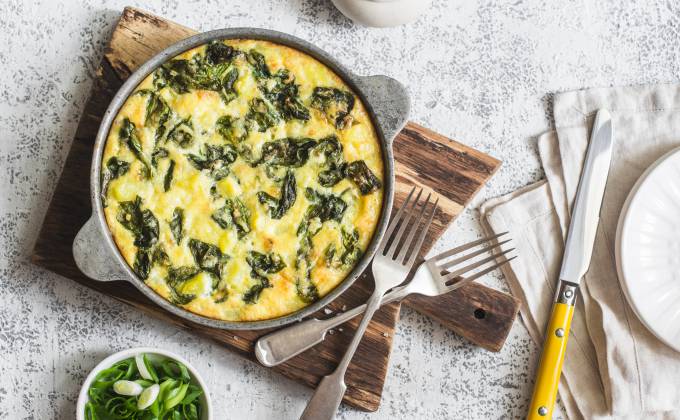 Bärlauch-Tortilla mit Tomaten-Feta-Salat: Frühlingsrezept zum Nachkochen! Symbolfoto