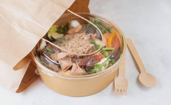Neue Mehrwegverpackungen für unsere To Go Speisen in unserem Restaurant Trattoria "La Stella" Symbolfoto