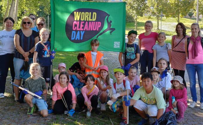 World Cleanup Day am 20. September 2024 / Die Welt räumt auf. Das Sauerland Stern Hotel macht mit. Symbolfoto