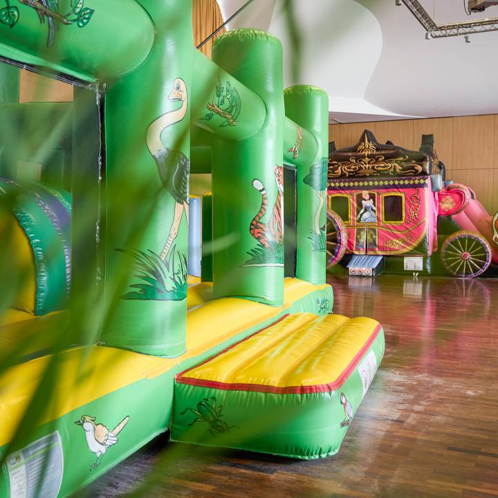 Hüpfburgen im Kinder Eldorado im Sauerland Stern Hotel Willingen