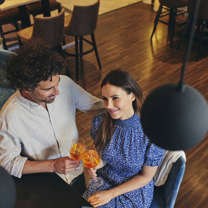 Hotelbar „Seventy Four“: Tagesbar für den kleinen Hunger zwischendurch - Sauerland Stern Hotel Willingen