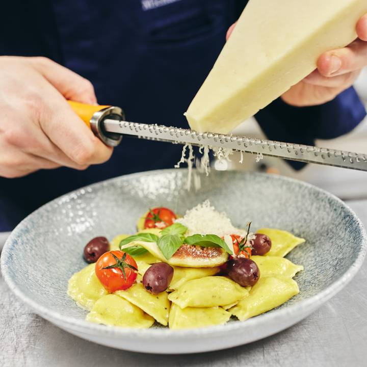 Ravili mit Parmesan im Restaurant Trattoria la stella im Sauerland Stern Hotel Willingen