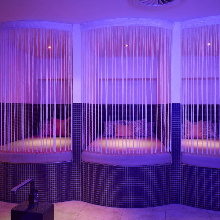 Day Beds im Wellness-Ruhebereich des Sauerland Stern Hotel Willingen
