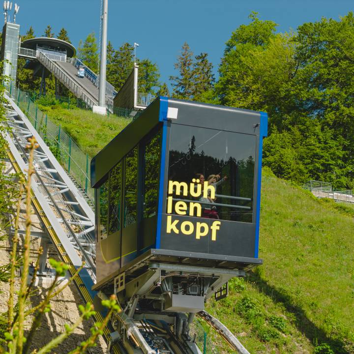 Der neue Mühlenkopfliner: Schrägaufzug zu Schanze, Skywalk und Panoramawegen - Sauerland Stern Hotel Willingen