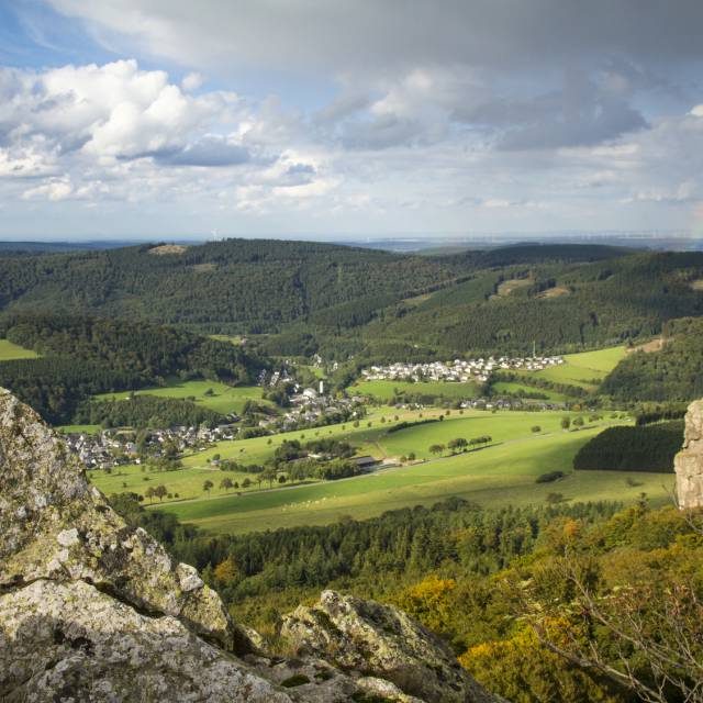 Ausblick übers Sauerland mit Regenbogen