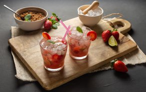 Cocktail "Strawberry Caipirinha" - Mixen Sie ihren eigenen Cocktail!, Bild 1/3