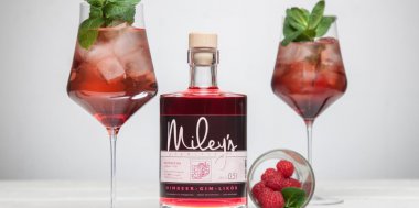 Miley`s Himbeer-Gin-Likör & Wild Berry - Der kultige Sauerländer Aperitif!, Bild 1/3